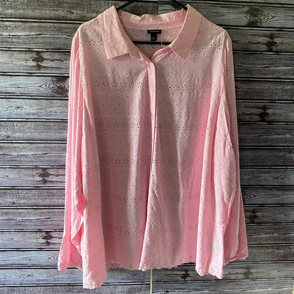 Torrid Women's Long-Sleeved Button-Down Top Size 4X Pink Eyelet Cutout NWT